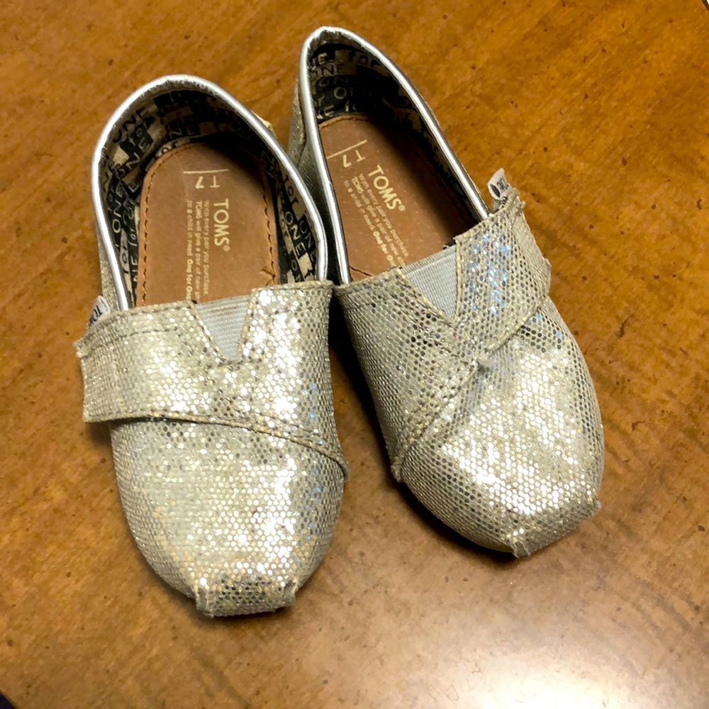 Girls Toms!